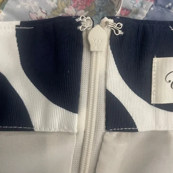 Eliza J Pleated long skirt in Navy Dot Size 4 - Picture 6 of 10